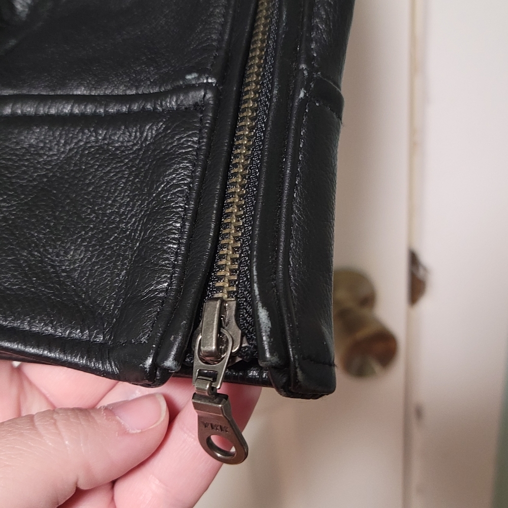 Elegant Black Leather Women's Jacket - Picture 3 of 11
